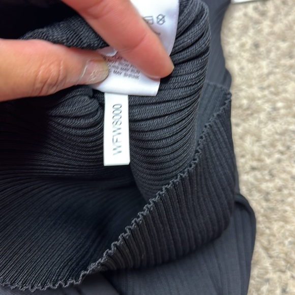 Charlie Holiday rib maxi skirt in black size small - Picture 5 of 9